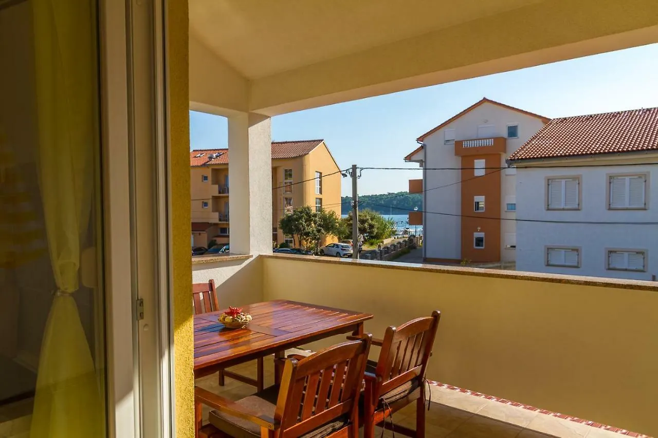 Apartments & Room Spanjol Palit Guest house